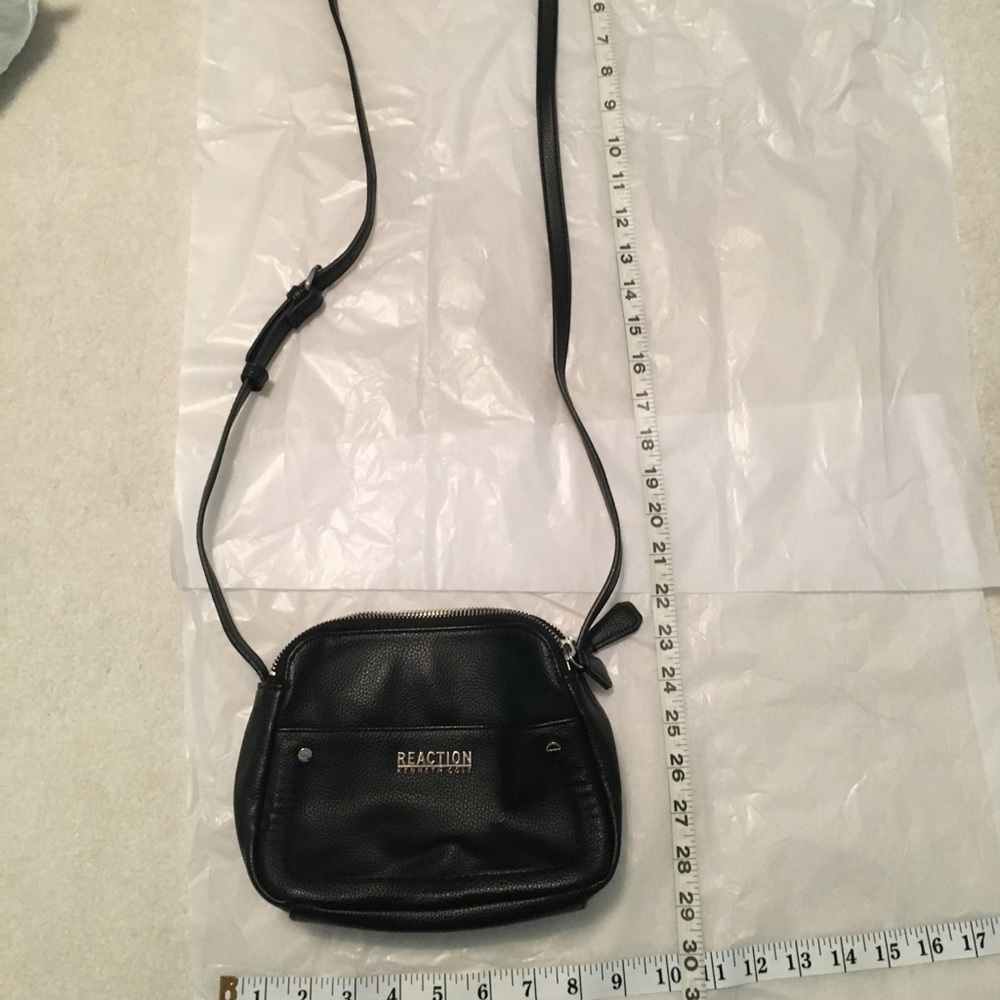Reaction Kenneth Cole Vintage/Camera Bag Crossbody